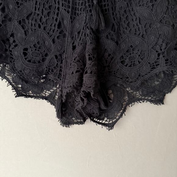 Express sz M black crochet drawstring shorts - Picture 3 of 7